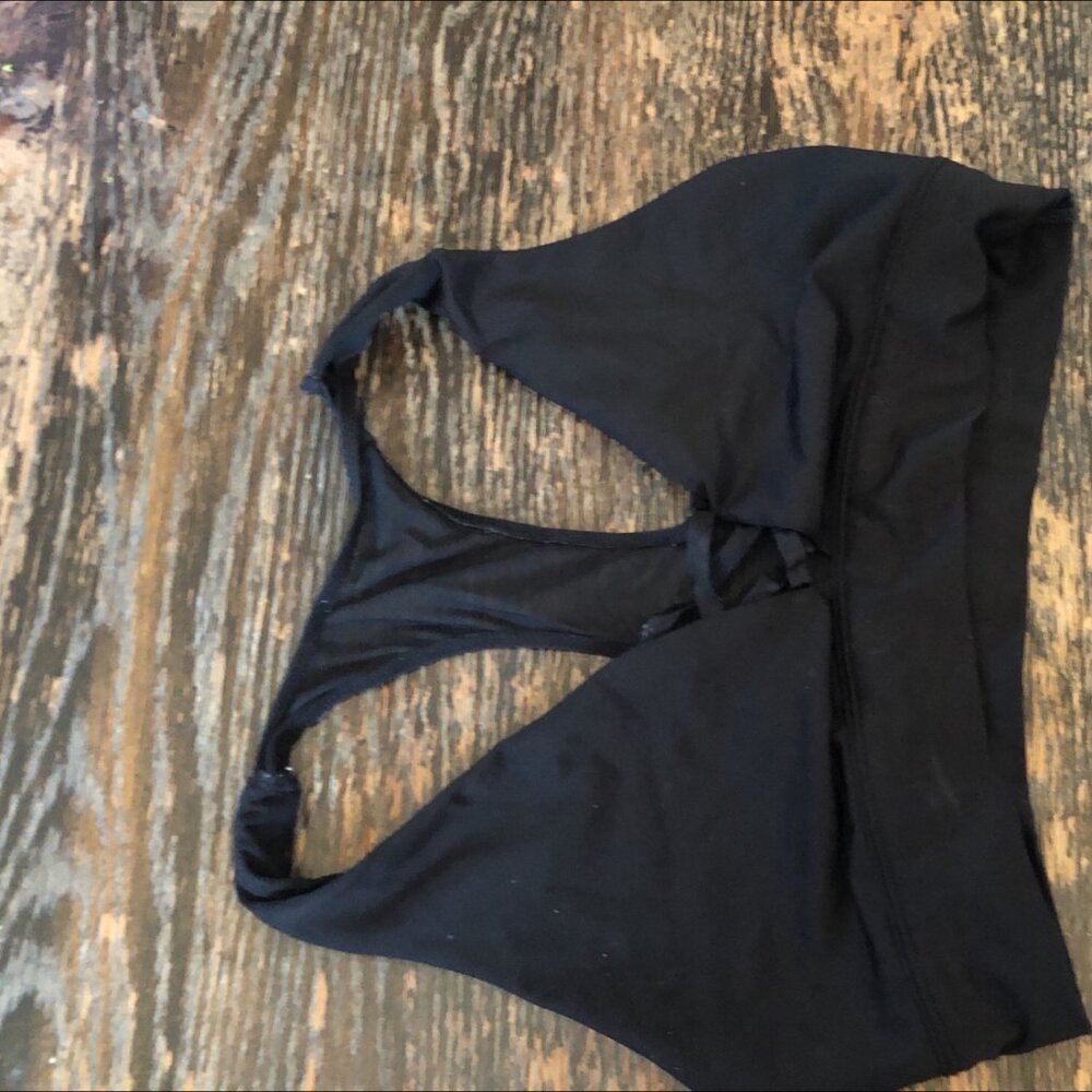 Sports bra with cross front, cross back Size M